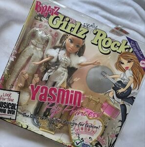 Bratz Girlz Really Rock NIB 2008